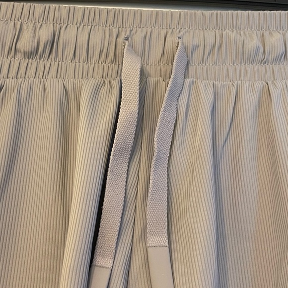 JoyLab Gray Ribbed Shorts - Picture 2 of 4